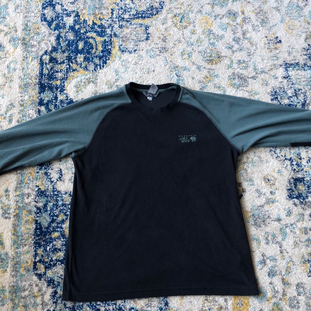 Mountain hardwear long sleeve.